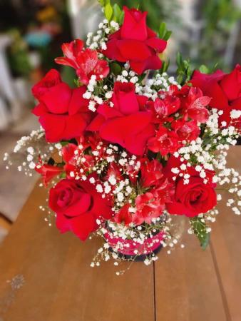 Corbélia de rosas vermelhas  